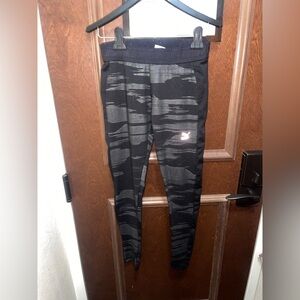 Puma Black and Gray Patterned Kids Leggings Sz Medium